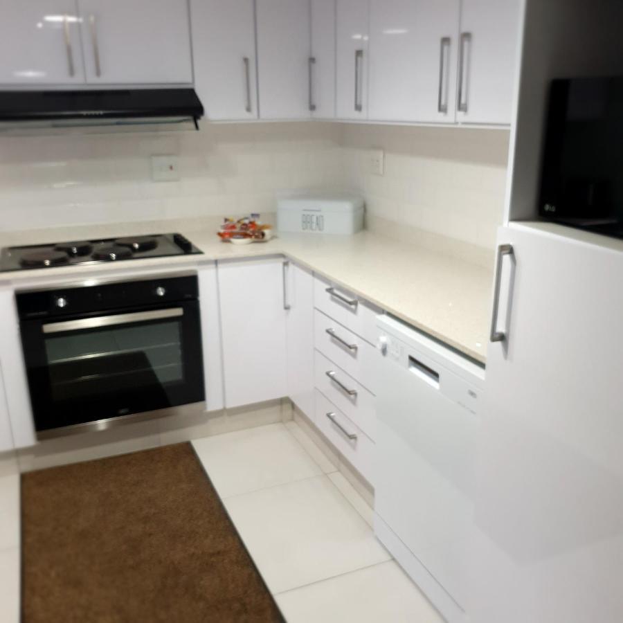 Halaal Haven: Luxury Near Musjid Al Hilaal Apartment *