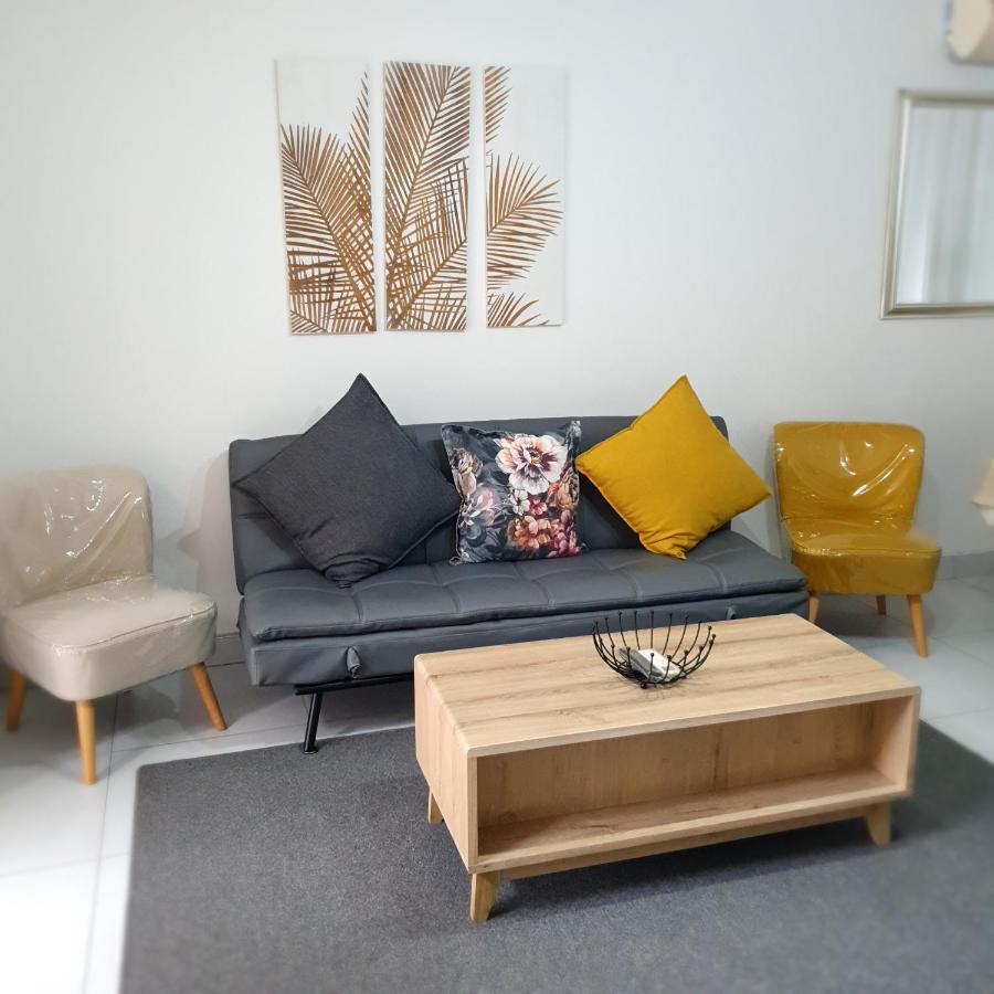 Halaal Haven: Luxury Near Musjid Al Hilaal Apartment *