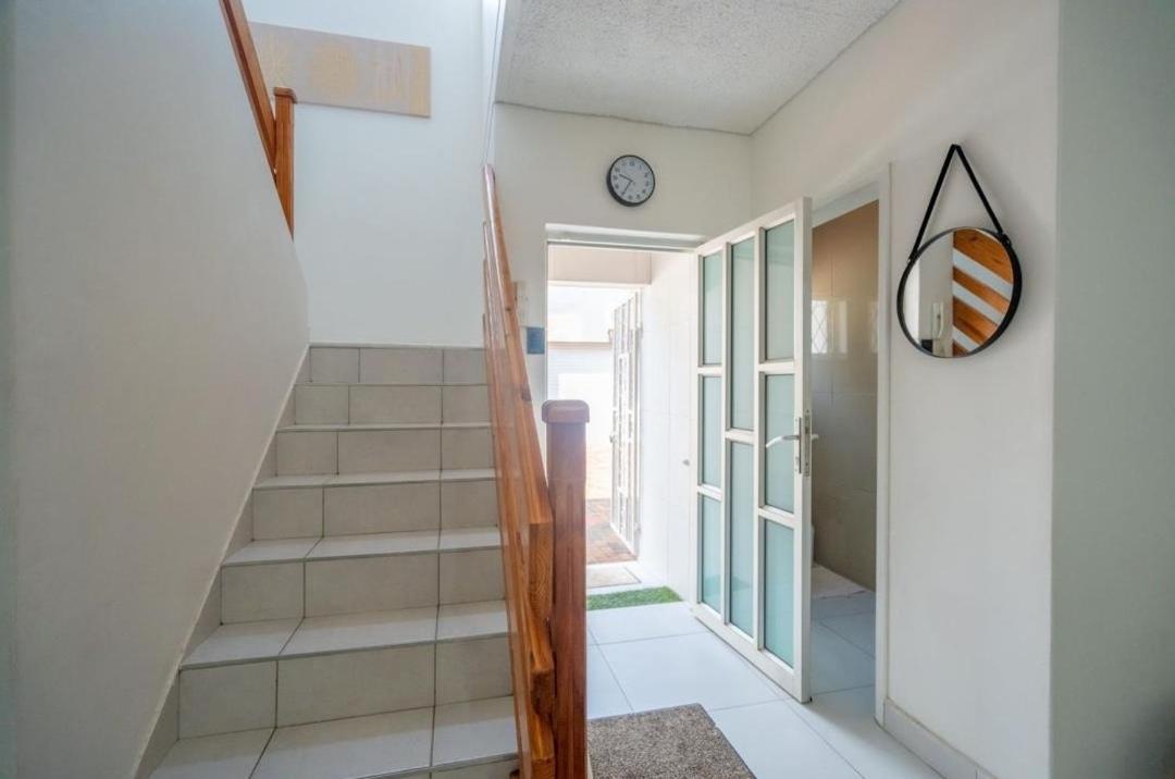Apartment Halaal Haven: Luxury Near Musjid Al Hilaal