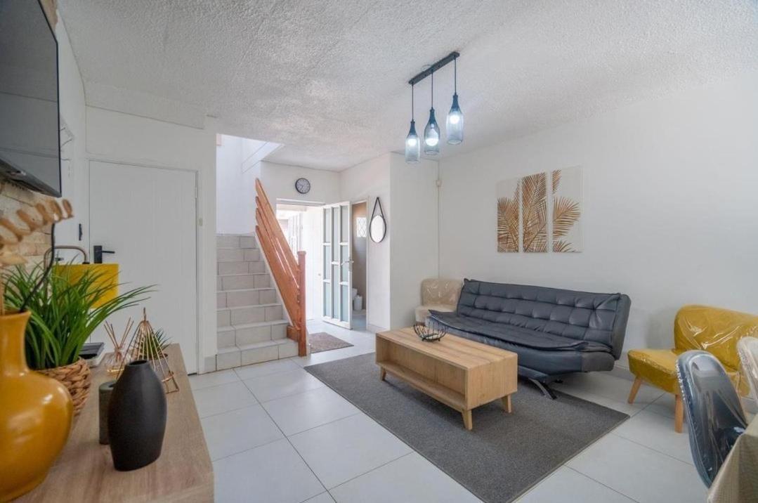Apartment Halaal Haven: Luxury Near Musjid Al Hilaal *
